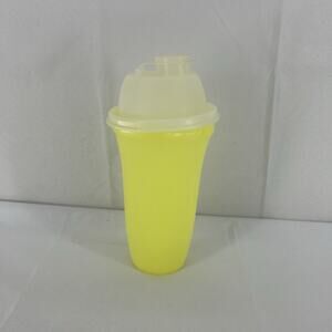 Vintage 3 PC Tupperware Quick Shake Shaker Mixer Blender 16 oz. #844 Yellow